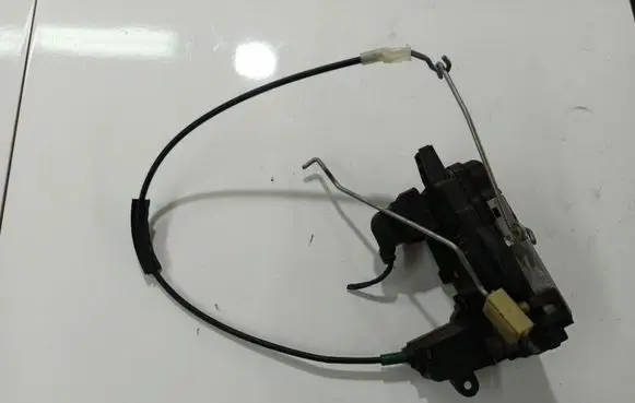 Opel Astra H Front door lock 47612091