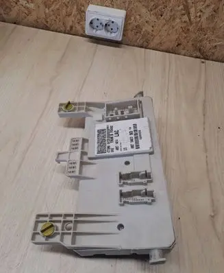 Ford Focus Fuse module 4M5T14014 4T78990 4M5T14A073