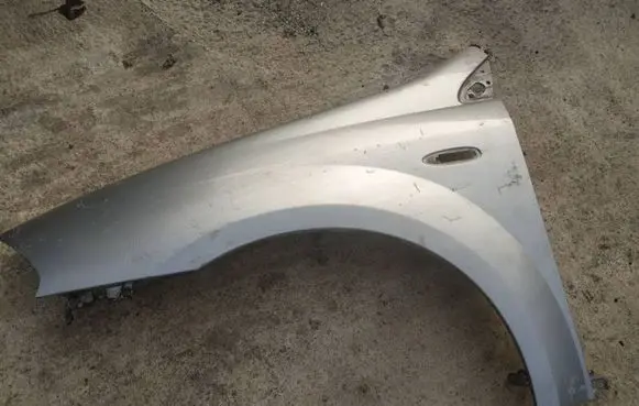 Fiat Croma Fender pilkas