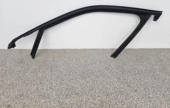 Peugeot 2008 II Rubber seal front door (on door) 9826332180