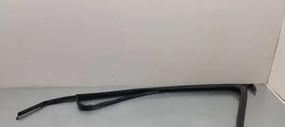 Skoda Enyaq iV Front door glass trim molding 5LA837432F