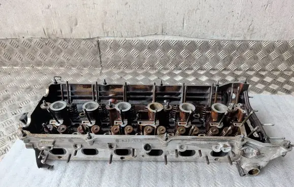 BMW 3 E46 Engine head 1436793