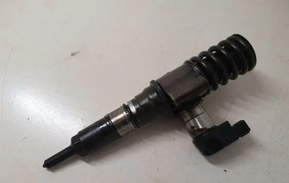 Skoda Octavia Mk2 (1Z) Fuel injector 03G130073M