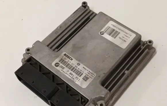 BMW 5 E60 E61 Engine control unit/module 0281013251 DDE7801711