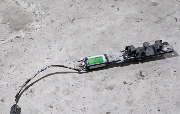 BMW 7 E38 Tailgate/trunk/boot lift motor 8352202