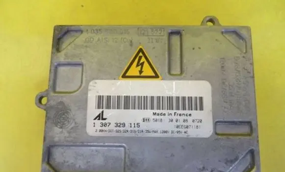 Audi A3 S3 8P Voltage converter/converter module 1307329115