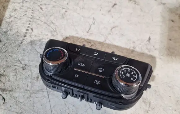 Buick Encore I Climate control unit