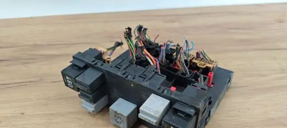 Skoda Octavia Mk2 (1Z) Comfort/convenience module 3C0937049E