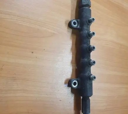 Toyota Avensis T220 Fuel main line pipe