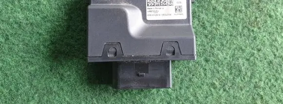 Audi A4 S4 B9 8W Fuel injection pump control unit/module 8W0906093G
