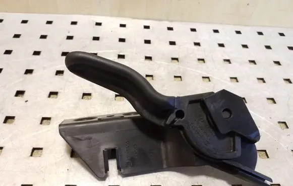 Opel Corsa D Engine bonnet (hood) release handle 13186909