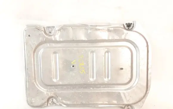 Center/middle under tray cover