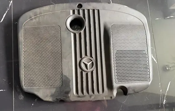 Mercedes-Benz E W212 Engine cover (trim) A6510101467
