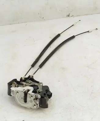 Mitsubishi Colt Front door lock 5715A135