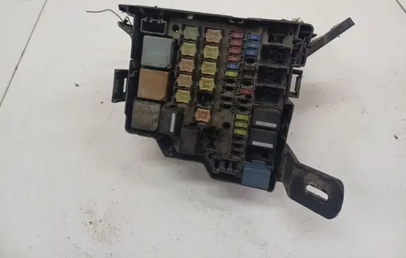 Ford Fiesta Fuse box set 7154595030 7154-5950-30