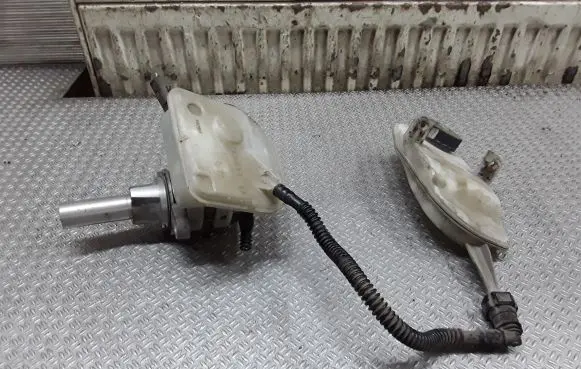 Master brake cylinder