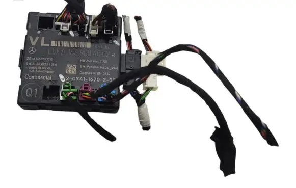Infiniti Q30 Door control unit/module A1669004002