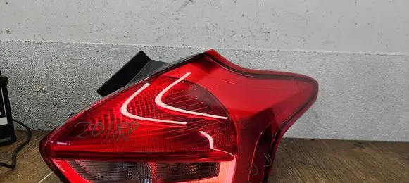 Ford Focus Rear/tail lights F1EB13404B