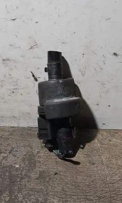 Volkswagen Golf V Vacuum valve 058133459