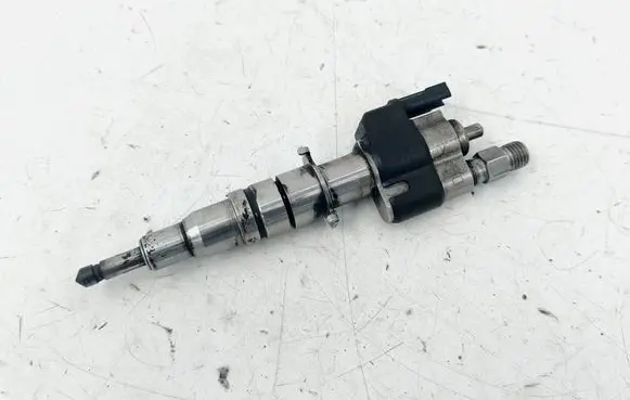 BMW 7 F01 F02 F03 F04 Fuel injector 7585261 13537585261