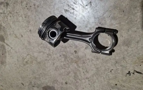 Opel Crossland X Piston with connecting rod 9807260380
