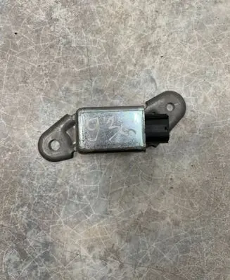 Subaru Impreza II Airbag deployment crash/impact sensor 98235FE100 1879001533