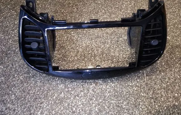 Nissan Juke I F15 Dash center air vent grill 687511KE0A 687501KE0A