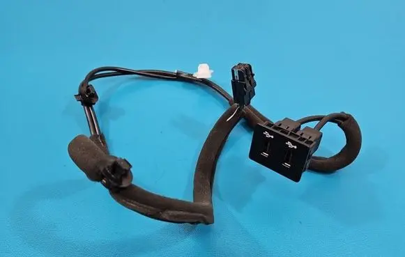 Mitsubishi Eclipse Cross USB socket connector 22888671 IMPRK1580497