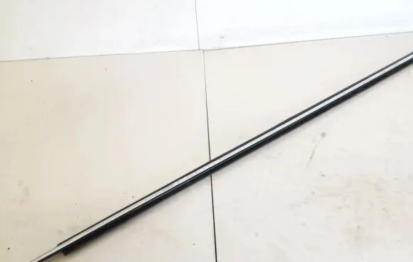 Toyota Avensis T250 Front door glass trim molding 