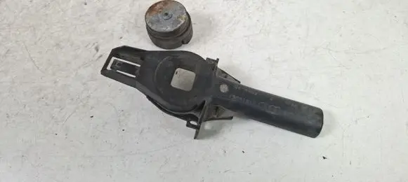 Radiator mount bracket