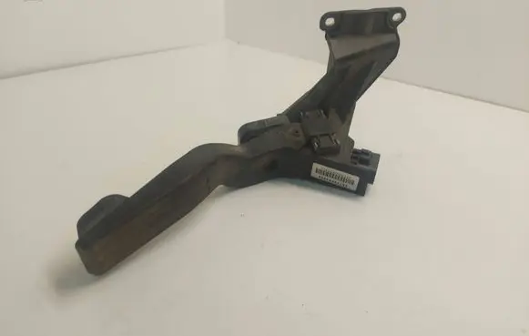 Ford Mondeo Mk III Accelerator throttle pedal 2S719F836DA 527000000182