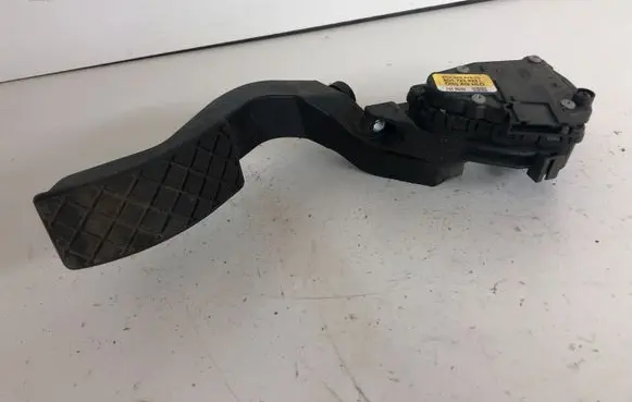 Audi A6 S6 C5 4B Accelerator throttle pedal 8D1723523L