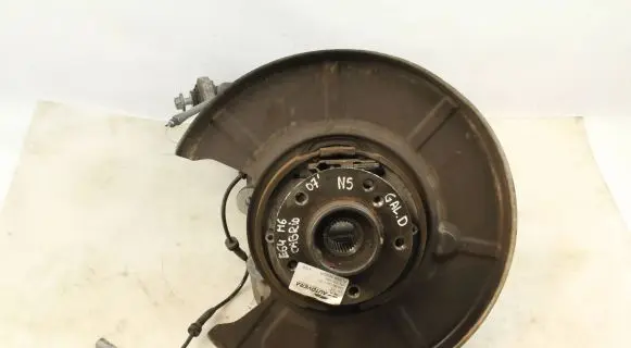 Rear wheel hub spindle/knuckle