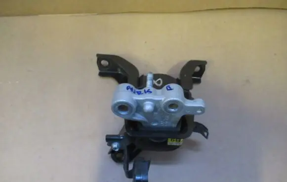 Toyota Auris E180 Engine mount bracket