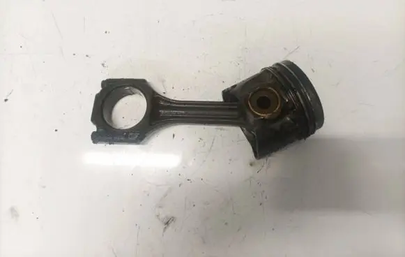 Volkswagen PASSAT B4 Piston with connecting rod