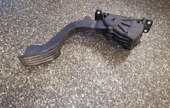 Ford Focus Accelerator throttle pedal 4M519F836AH