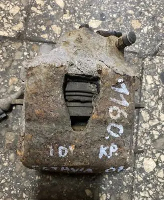 Skoda Octavia Mk2 (1Z) Front brake caliper