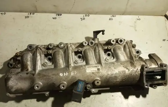 Opel Vectra C Intake manifold 55210201