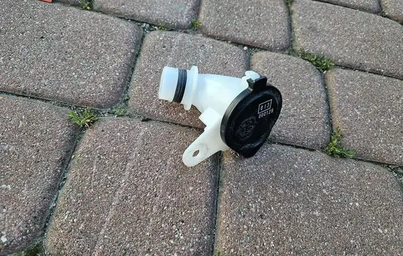 Toyota Camry VIII XV70 Lamp washer fluid tank 000129- E13