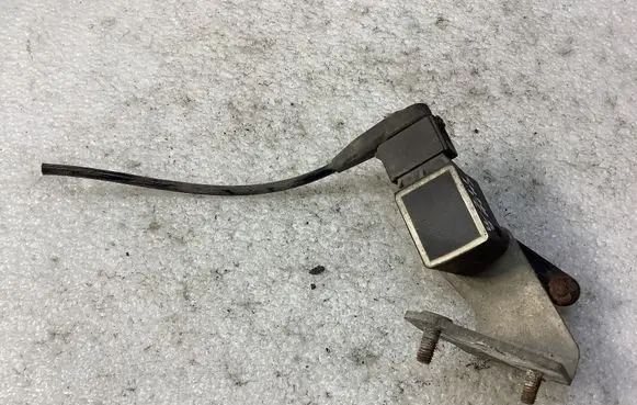 Mercedes-Benz E W211 Air suspension front height level sensor A0105427717