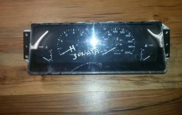 Hyundai Lantra I Speedometer (instrument cluster) 71110551