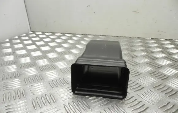 Maserati Levante Rear air vent grill 105088690C T7202