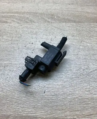 Volvo S60 Vacuum valve 30611668