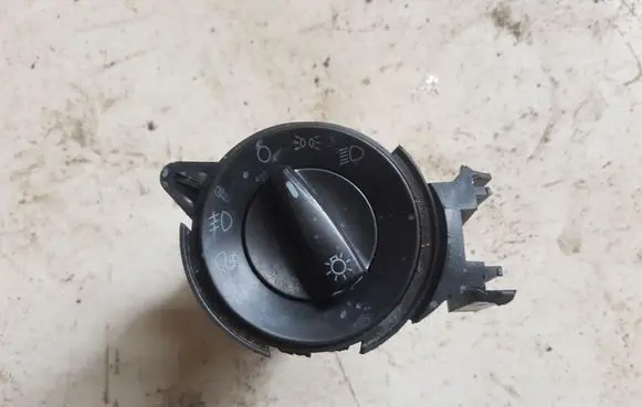 Volkswagen PASSAT B5 Light switch V10730113 987065917