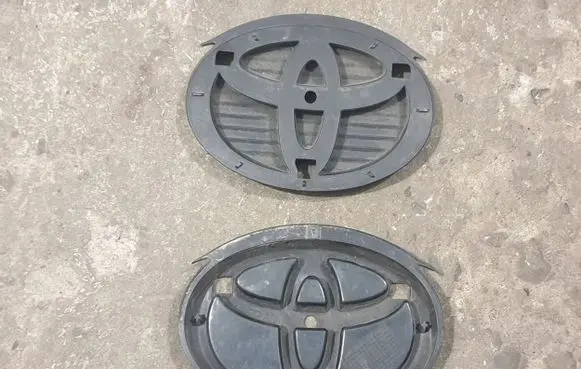 Toyota Avensis T250 Manufacturer badge logo/emblem 7531205010