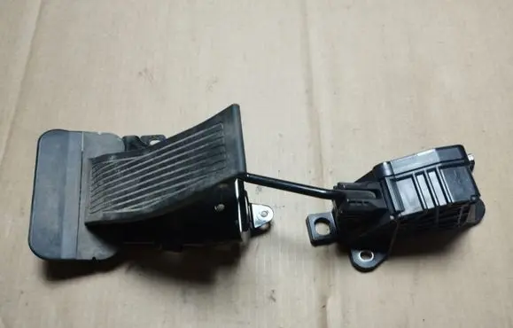 Honda Accord Accelerator throttle pedal 1988007730
