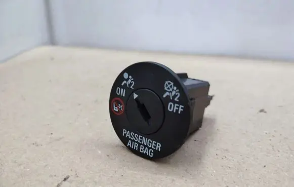 Passenger airbag on/off switch