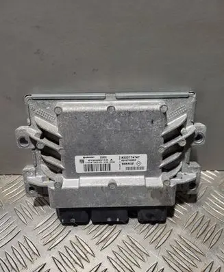 Renault Twingo II Engine control unit/module 8200774747 S120200113 8200700695