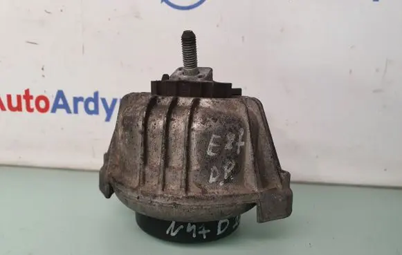 BMW 1 E81 E87 Engine mount bracket 6768800 22116768800