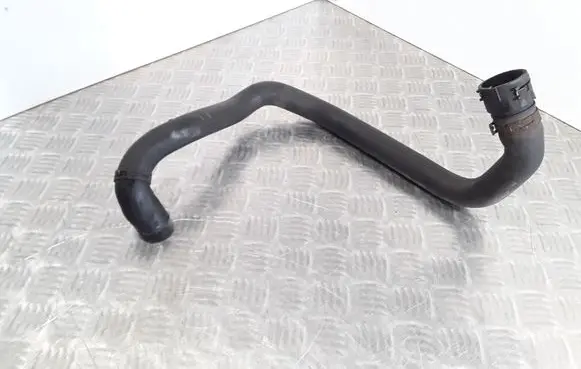 Volkswagen PASSAT B6 Engine coolant pipe/hose